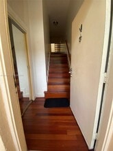 361 W Park Dr in Doral, FL - Foto de edificio - Building Photo