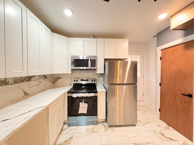 5842 Hobart St, Unit 3