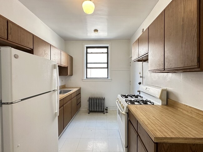 2428 N Sawyer Ave in Chicago, IL - Building Photo - Building Photo