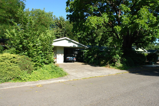 cedar court in Salem, OR - Building Photo - Building Photo