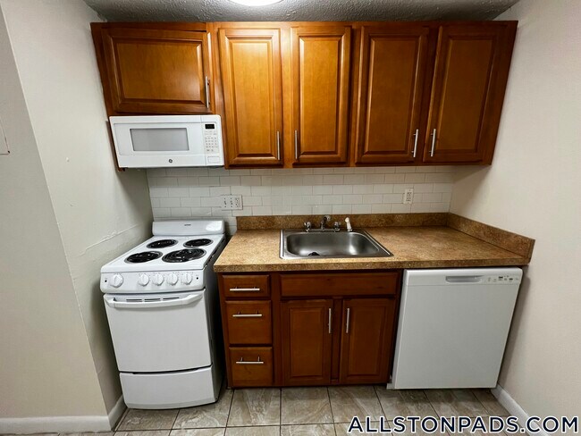 90 Gardner St in Boston, MA - Building Photo - Building Photo