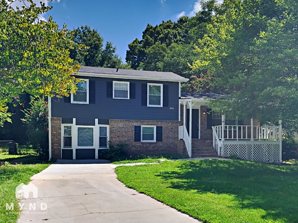 1836 Hillsway SW in Snellville, GA - Foto de edificio