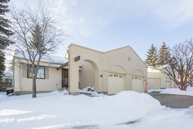 95 Sandarac Cir NW in Calgary, AB - Building Photo - Building Photo