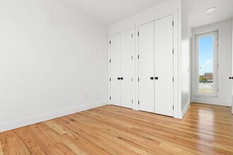 271 E 28th St in Brooklyn, NY - Foto de edificio - Building Photo