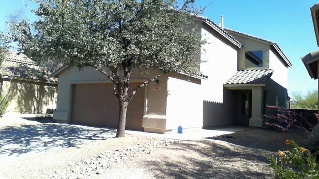 property at 848 W Placita El Cauce Rico