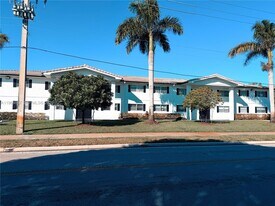 4280 Woodside Dr in Coral Springs, FL - Building Photo