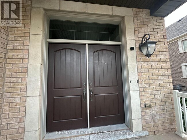 3156 Ernest Appelbe Blvd. in Oakville, ON - Building Photo - Building Photo