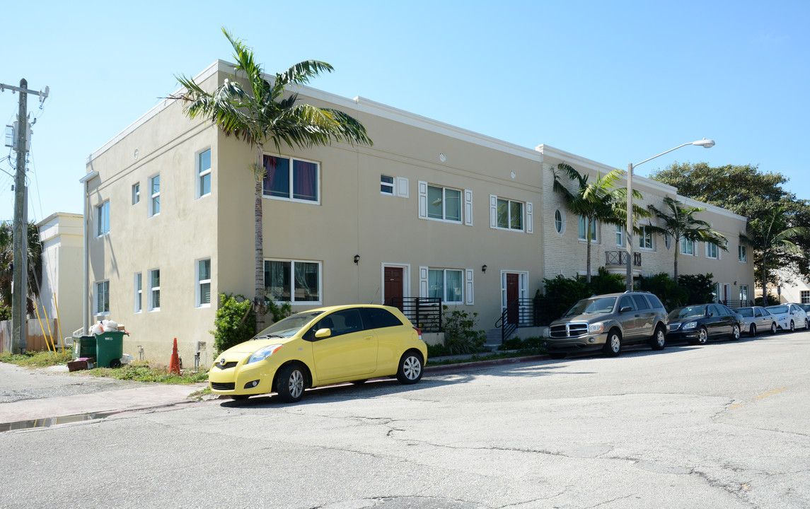 Lottie Apartments in Miami Beach, FL - Foto de edificio