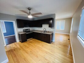 14 Arnold Ave, Unit 1 in Lincoln, RI - Building Photo