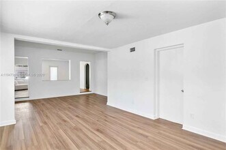 2350 SW 26th St in Miami, FL - Building Photo - Building Photo