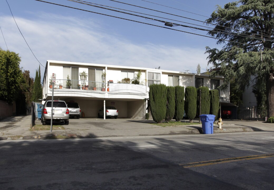 5041 Whitsett Ave in Valley Village, CA - Foto de edificio