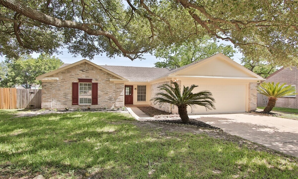 13303 Hampton Falls Dr in Houston, TX - Building Photo