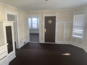 1727 W Wright St, Unit 1727A in Milwaukee, WI - Foto de edificio - Building Photo