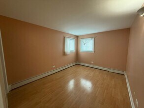 9852 Lawrence Ct in Schiller Park, IL - Building Photo - Building Photo