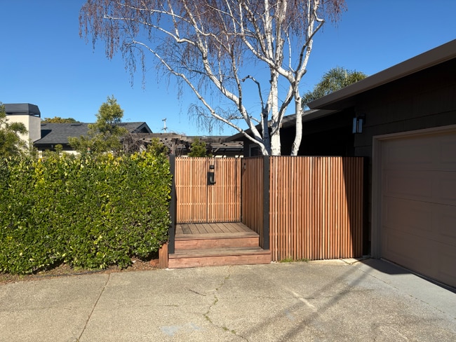 34 Chickasaw Ct in Corte Madera, CA - Foto de edificio - Building Photo