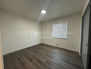 21490 Bear Valley Rd in Apple Valley, CA - Building Photo - Building Photo
