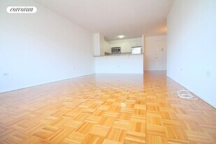 225 8th Ave in New York, NY - Building Photo