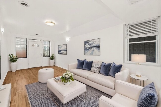 1739 W Beach Ave, Unit apt G