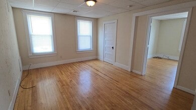 23 W Boylston Dr in Worcester, MA - Foto de edificio - Building Photo