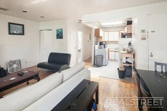 283 Sackett St, Unit 4 in Brooklyn, NY - Foto de edificio - Building Photo