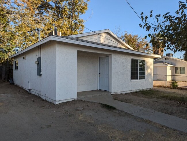 800 Goodman St in Bakersfield, CA - Building Photo - Building Photo