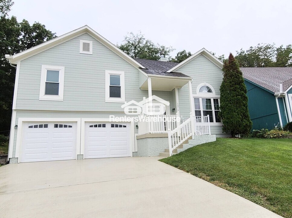 12316 Oak St in Kansas City, MO - Building Photo