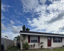 4708 Empire Way in Greenacres, FL - Building Photo
