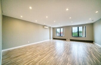 3318 24th Ave, Unit 2 in Astoria, NY - Building Photo - Building Photo