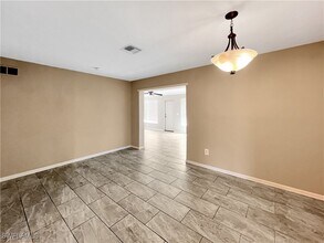 2210 Parkview Dr in Ft. Myers, FL - Building Photo - Building Photo