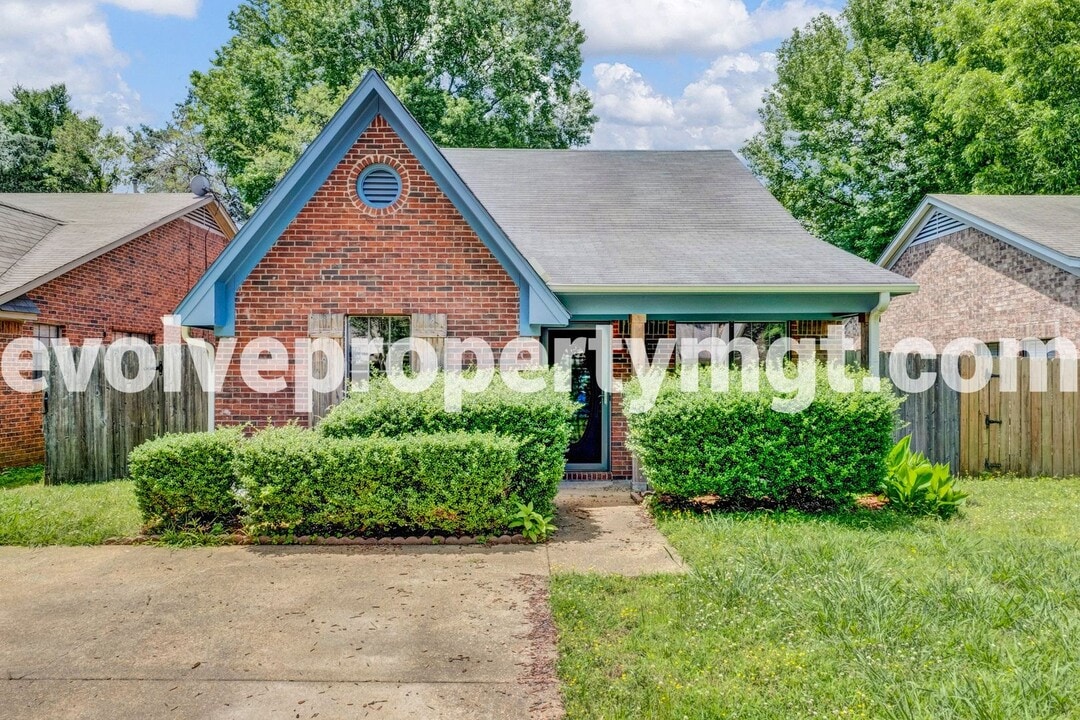 6843 Maury Dr in Olive Branch, MS - Building Photo