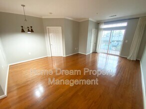 2465 Army Navy Dr in Arlington, VA - Building Photo - Building Photo