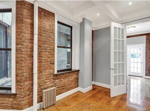 5 W 103rd St, Unit 1E in New York, NY - Foto de edificio - Building Photo