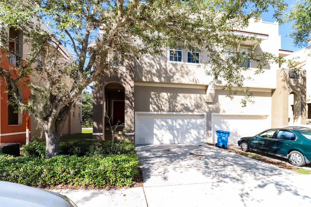 6508 Quiet Pool Ct in Apollo Beach, FL - Foto de edificio