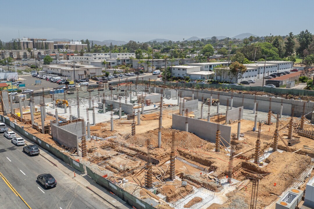 6171 Mission Gorge Rd in San Diego, CA - Building Photo