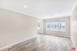 8613 1/4 W Olympic Blvd in Los Angeles, CA - Building Photo