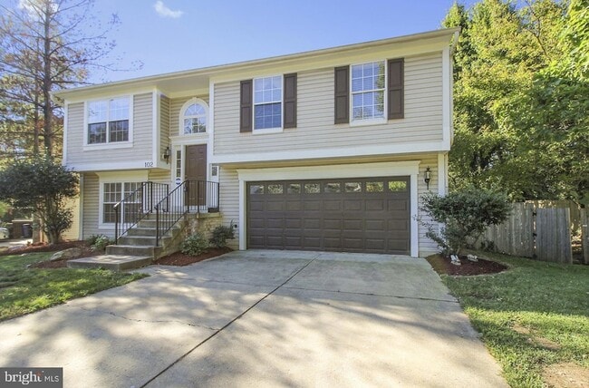 102 W Deer Park Rd