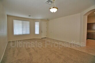 14443 W Hearn Rd in Surprise, AZ - Building Photo - Building Photo
