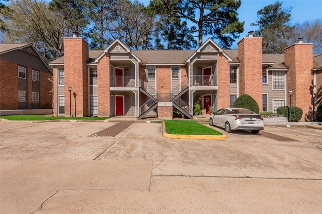2402 Sycamore Ave in Huntsville, TX - Foto de edificio - Building Photo