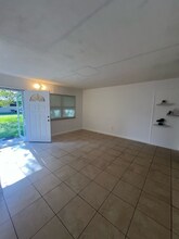 2210 SW 45th St in Fort Lauderdale, FL - Building Photo - Building Photo