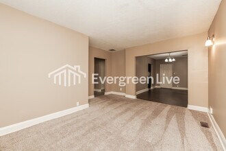 5336 Tucson Dr in Dayton, OH - Building Photo - Building Photo