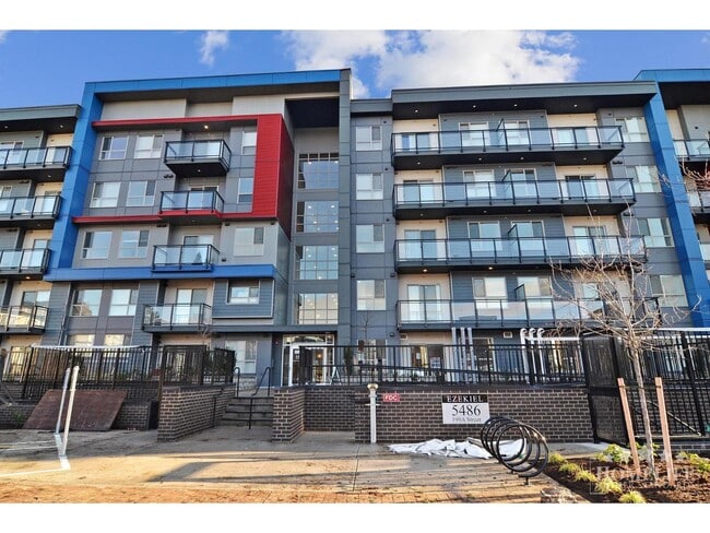 5486-199A 199a St in Langley, BC - Building Photo - Building Photo