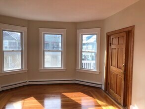 16 Lauriston St, Unit 2nd floor in Providence, RI - Building Photo - Building Photo