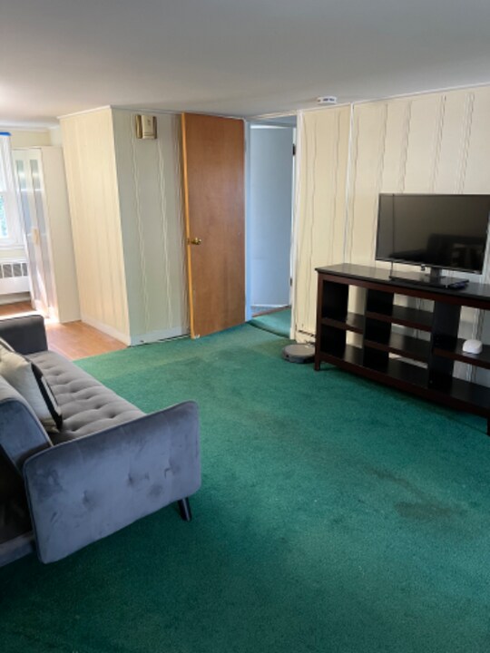 144 East Side Pkwy-Unit -3 in Newton, MA - Building Photo
