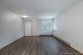 33333 Mountain Way in Scappoose, OR - Building Photo - Building Photo