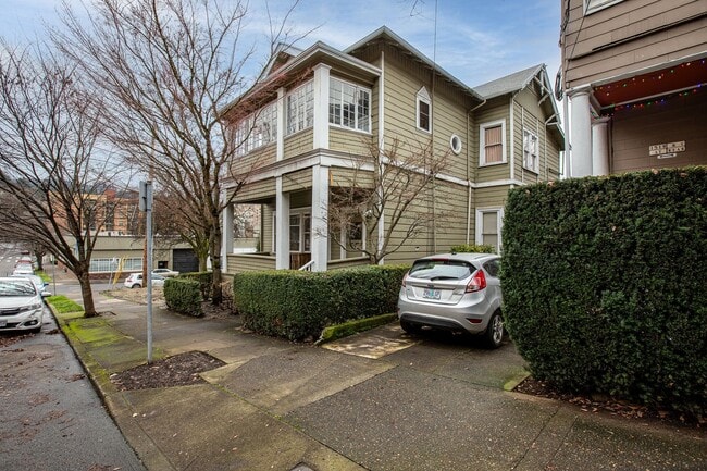 1527 SW Columbia St in Portland, OR - Building Photo - Building Photo