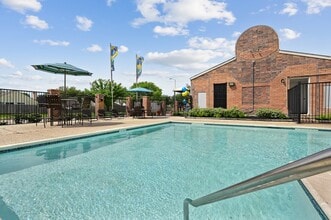 Aven East in Houston, TX - Building Photo - Building Photo