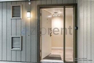 3335 Brittan Ave in San Carlos, CA - Building Photo - Building Photo