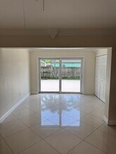 881 Camellia Dr in Royal Palm Beach, FL - Building Photo - Building Photo