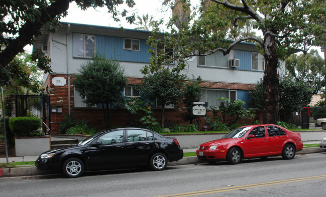 251 El Molino Ave in Pasadena, CA - Foto de edificio - Building Photo