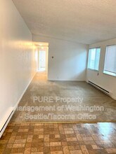 907 SW Holden St in Seattle, WA - Building Photo - Building Photo